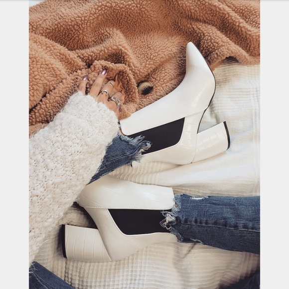 Price firm!/The Miya// white croc print bootie - Picture 2 of 5